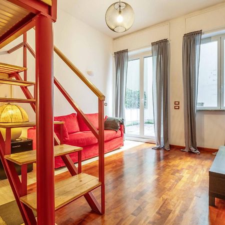 One Bedroom Apartment With Terrace Near Duomo ミラノ エクステリア 写真