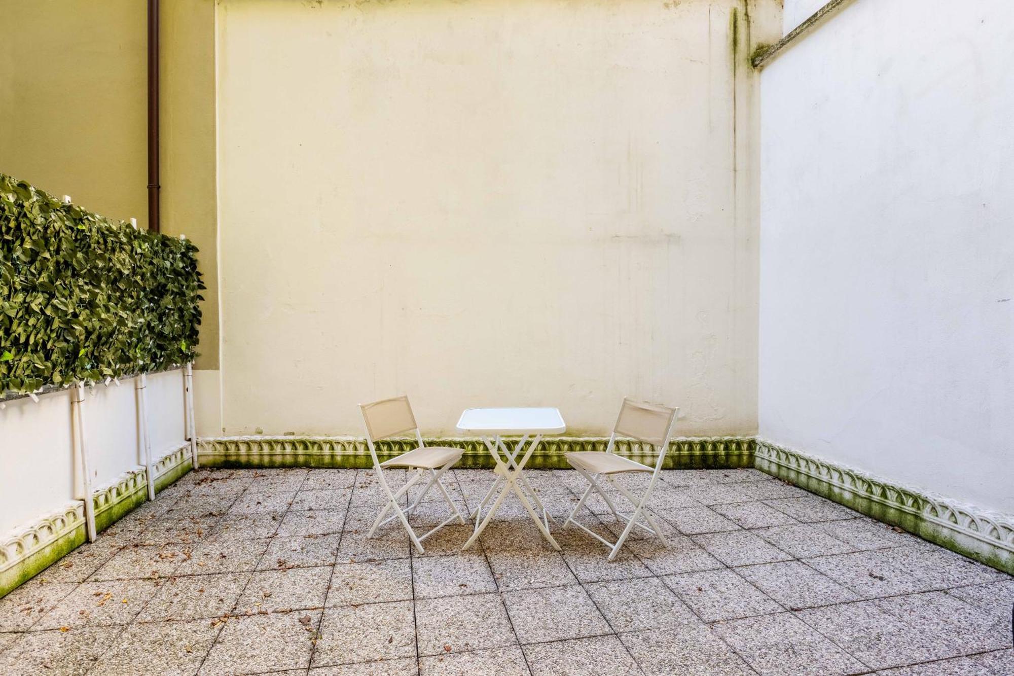 One Bedroom Apartment With Terrace Near Duomo ミラノ エクステリア 写真