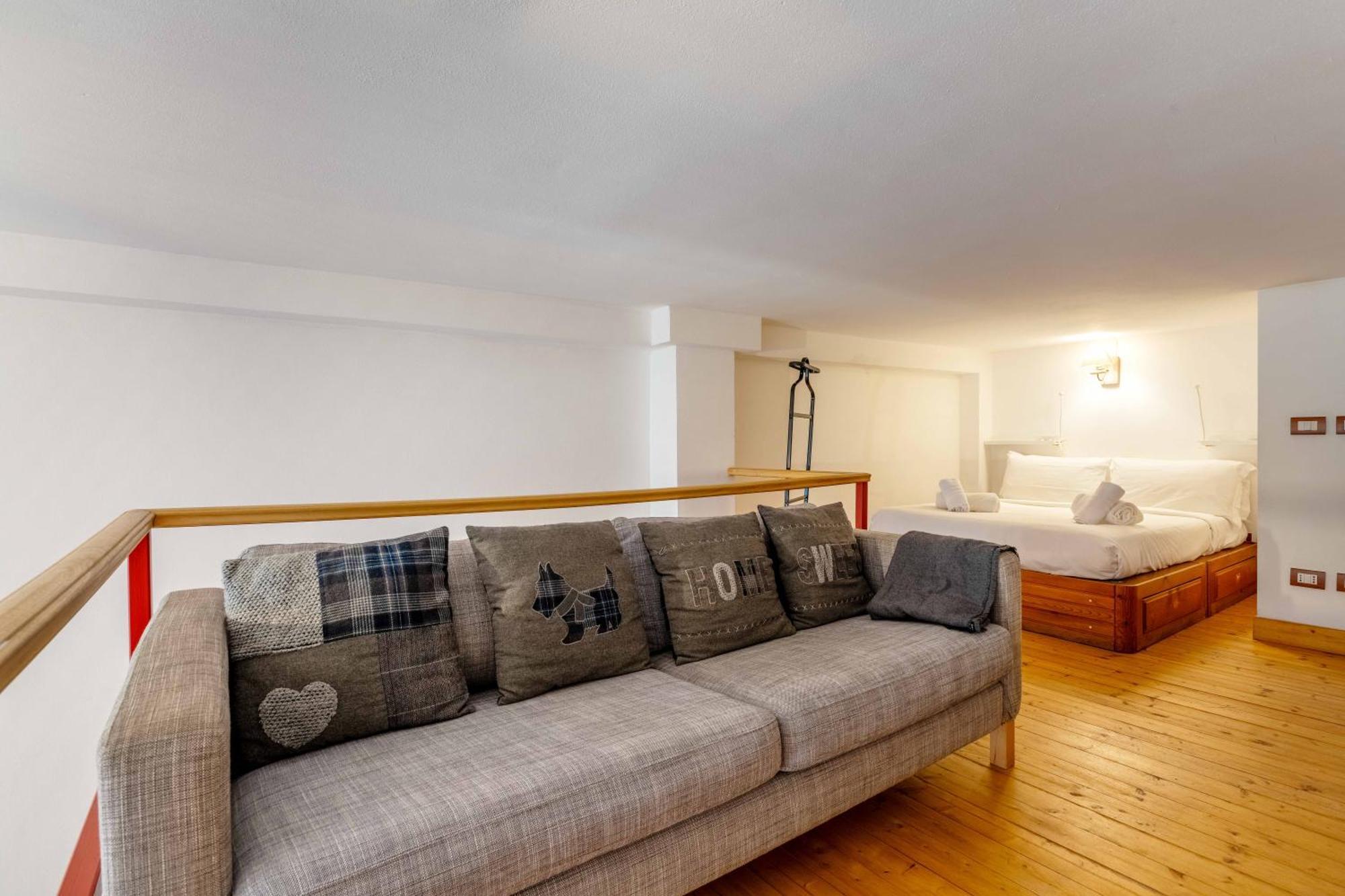 One Bedroom Apartment With Terrace Near Duomo ミラノ エクステリア 写真